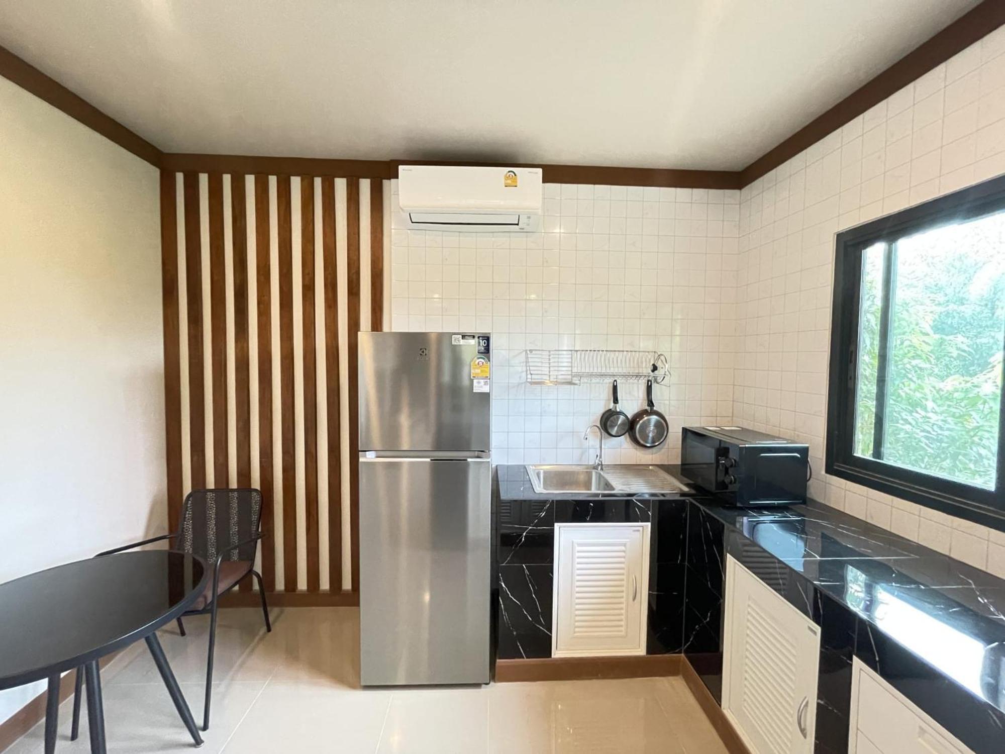 Bang Po Hut Hotel Ban Bang Po Ngoại thất bức ảnh