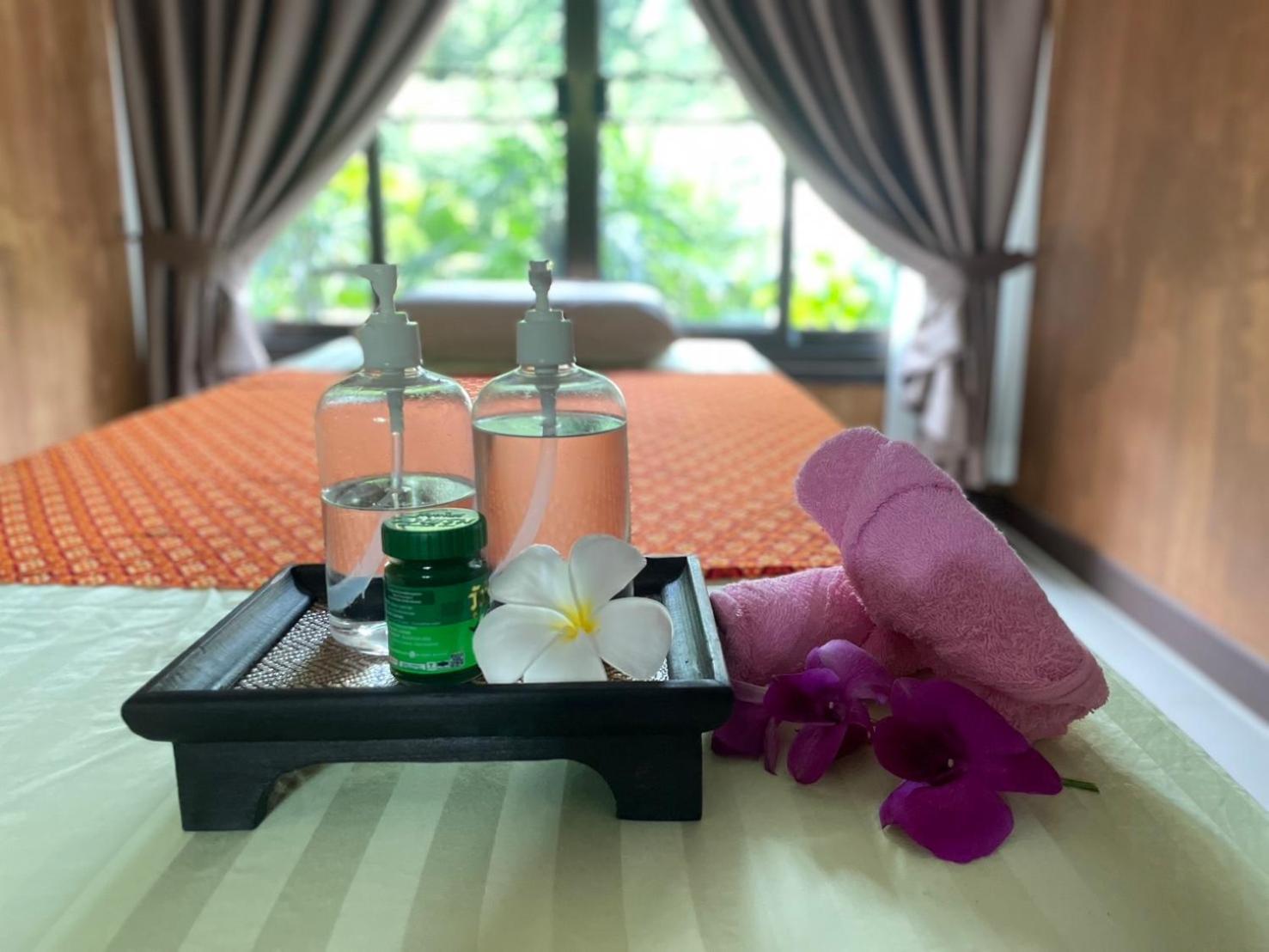 Bang Po Hut Hotel Ban Bang Po Ngoại thất bức ảnh