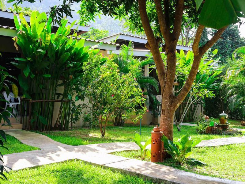 Bang Po Hut Hotel Ban Bang Po Ngoại thất bức ảnh